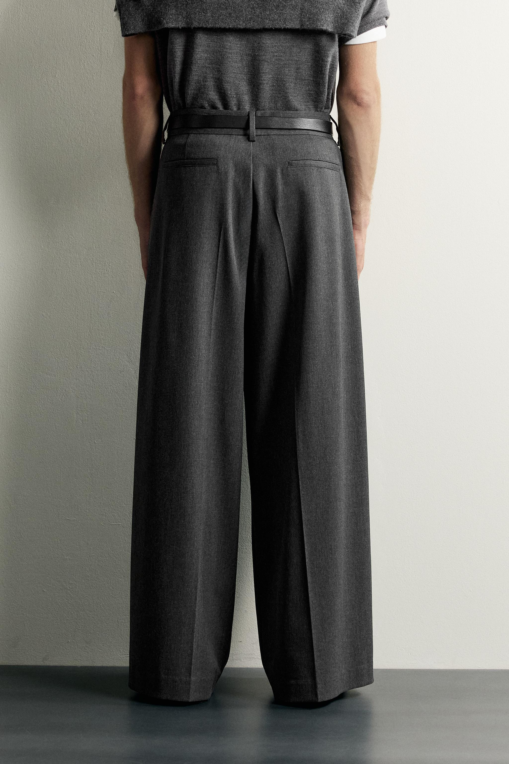 WIDE-FIT PLEATED PANTS