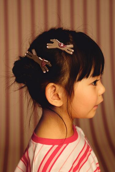 馬モチーフヘアクリップ2個セットレッドZaraの馬モチーフヘアクリップ2個セット - レッド