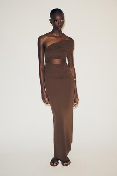 ROBE LONGUE ASYMÉTRIQUE CUT OUT - Chocolat de Zara