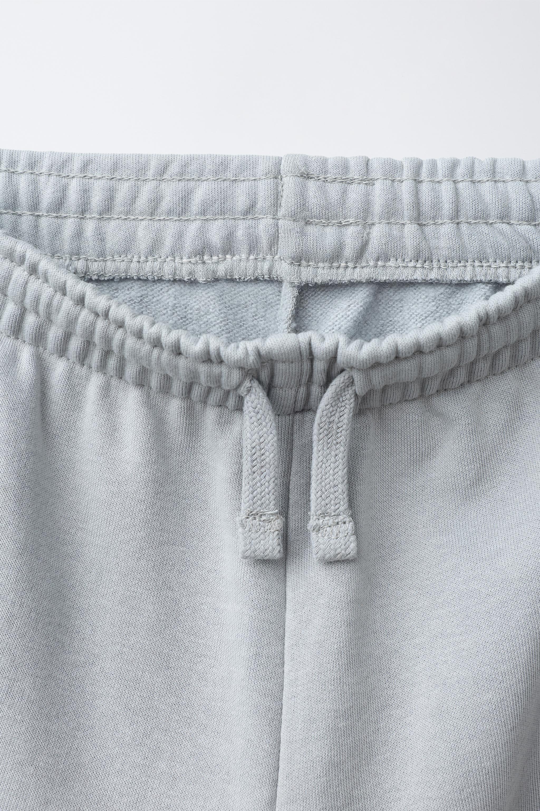 LOT DE DEUX PANTALONS EN MOLLETON