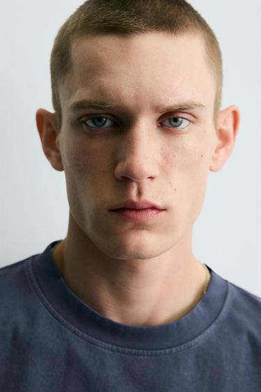 CAMISETA BÁSICA LAVADA - Azulón de Zara