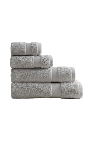 منشفة حمام قطن فاخر (600 غxم²) - رمادي فاتح الخاص بـ Zara