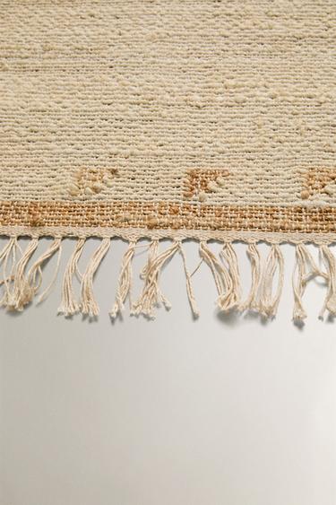FRINGED COTTON AND JUTE RUG - White by Zara