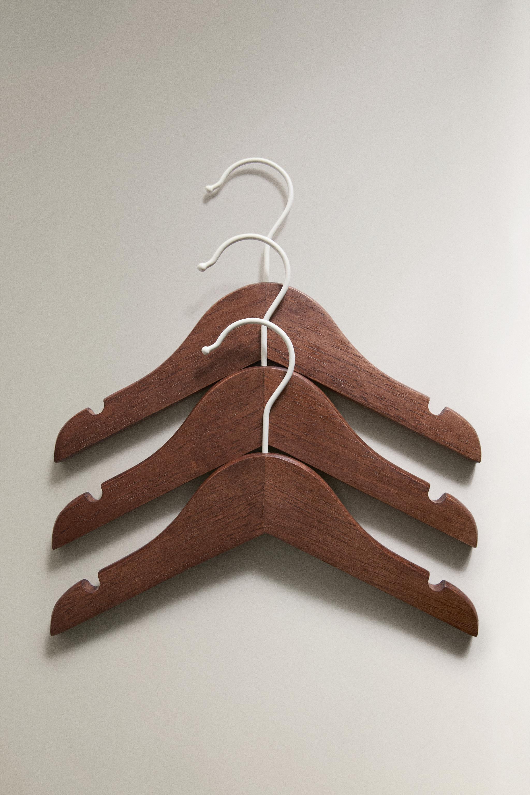 Детские куртки Zara WOODEN BABY HANGERS (PACK OF 3)