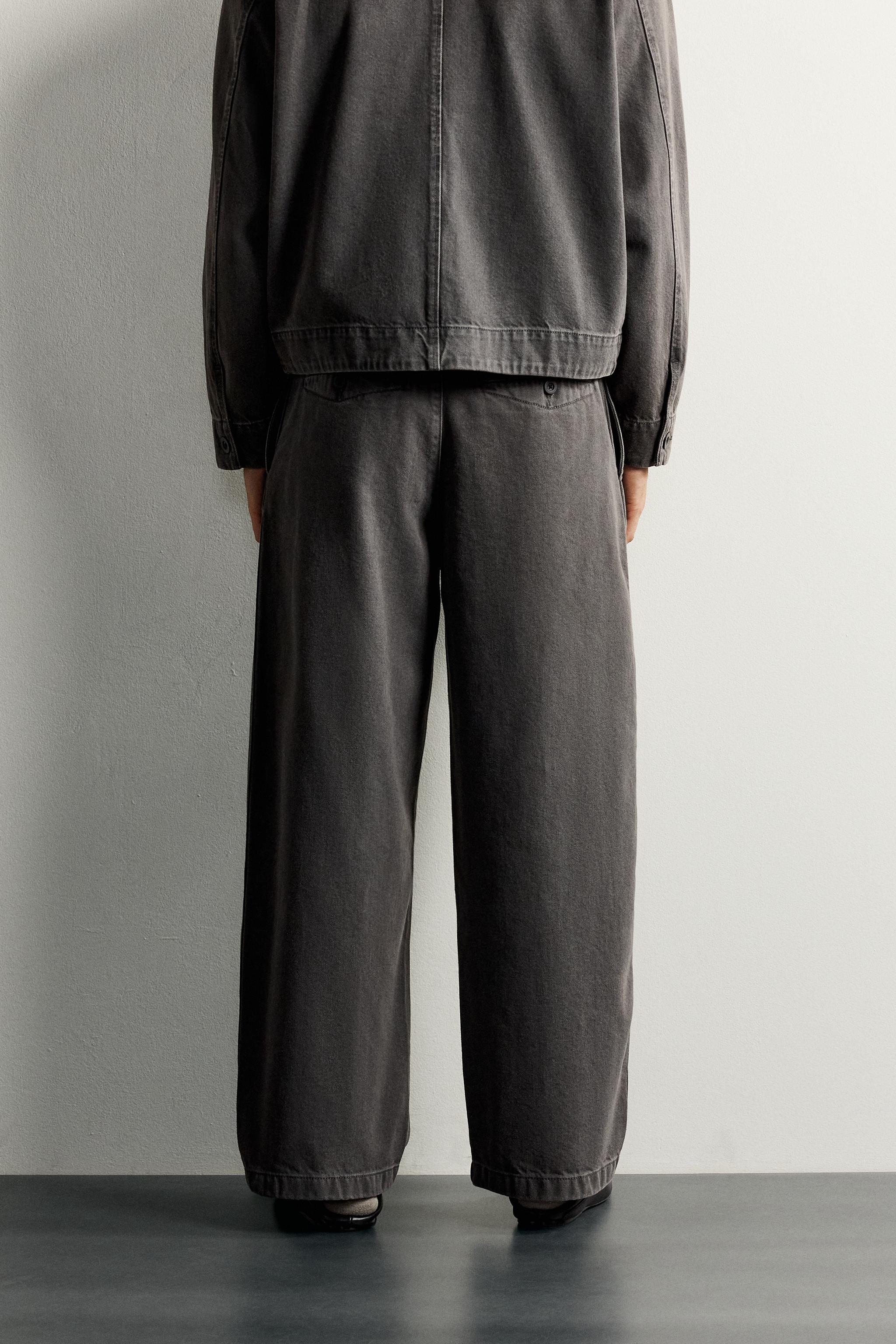 RELAXED FIT PLEATED CHINO PANTS