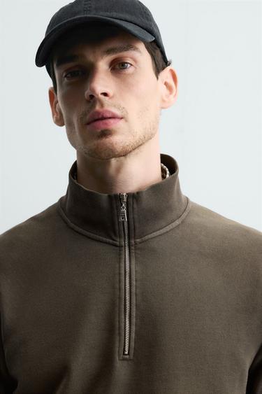 SWEAT DÉLAVÉ COL ZIPPÉ - Marron foncé de Zara - Image 4