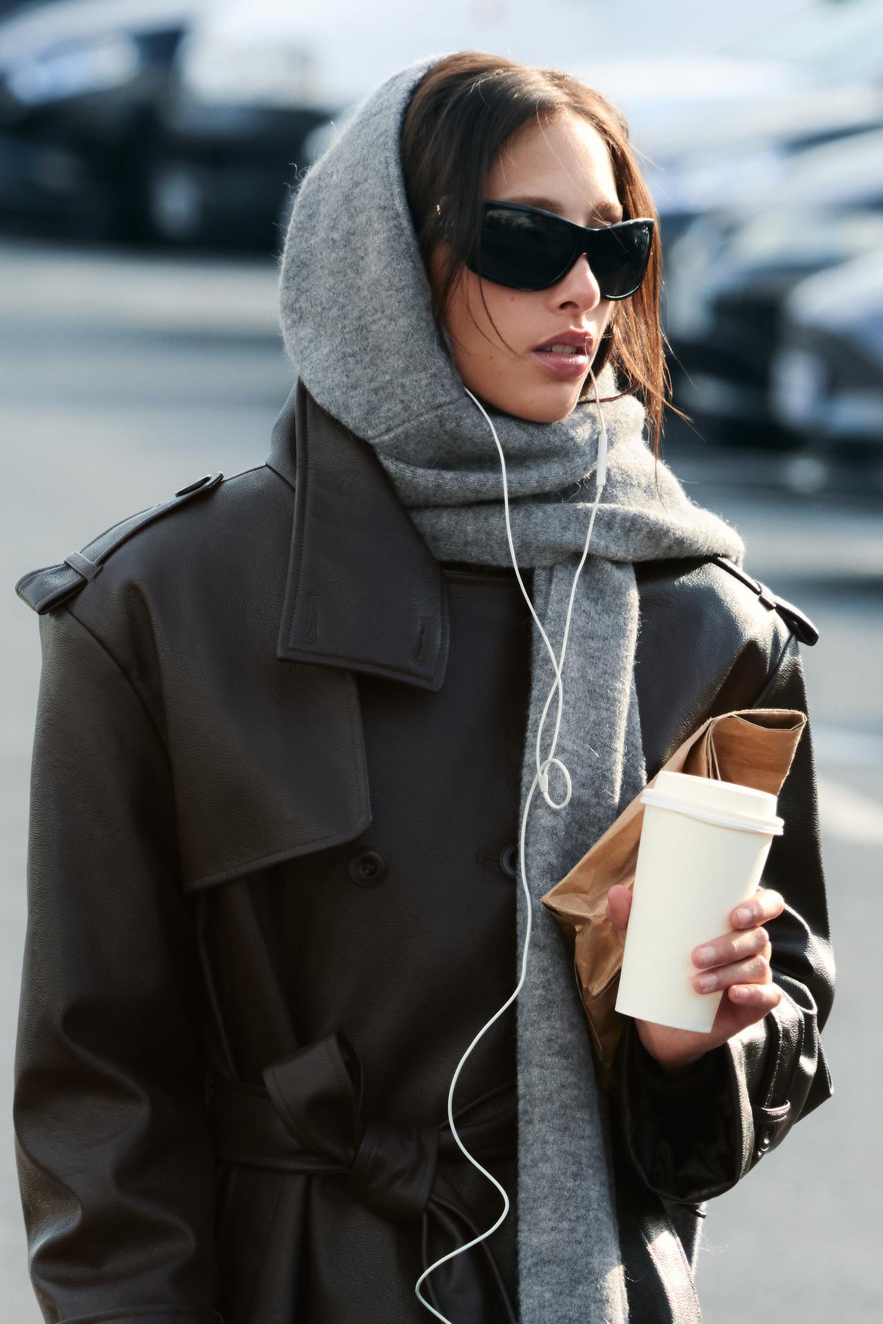 SCARF WITH HOODIE — Gray
