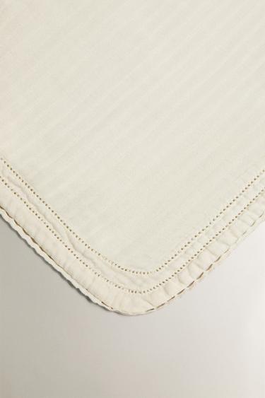 COUVERTURE BÉBÉ GAZE DENTELLE - Écru de Zara - Image 1