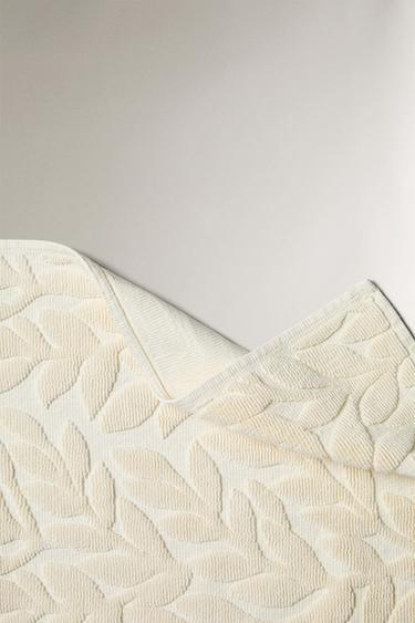 NON-SLIP JACQUARD BATH MAT - Ivory by Zara - Image 1
