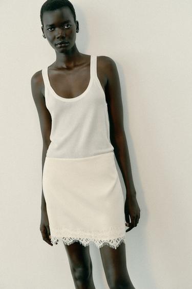 JUPE-PANTALON À BORDURE DENTELLE - Écru de Zara - Image 2