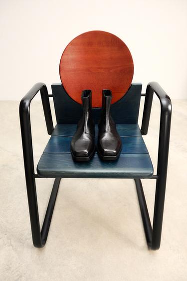 LAMINATED LEATHER CHELSEA BOOTS - Black by Zara