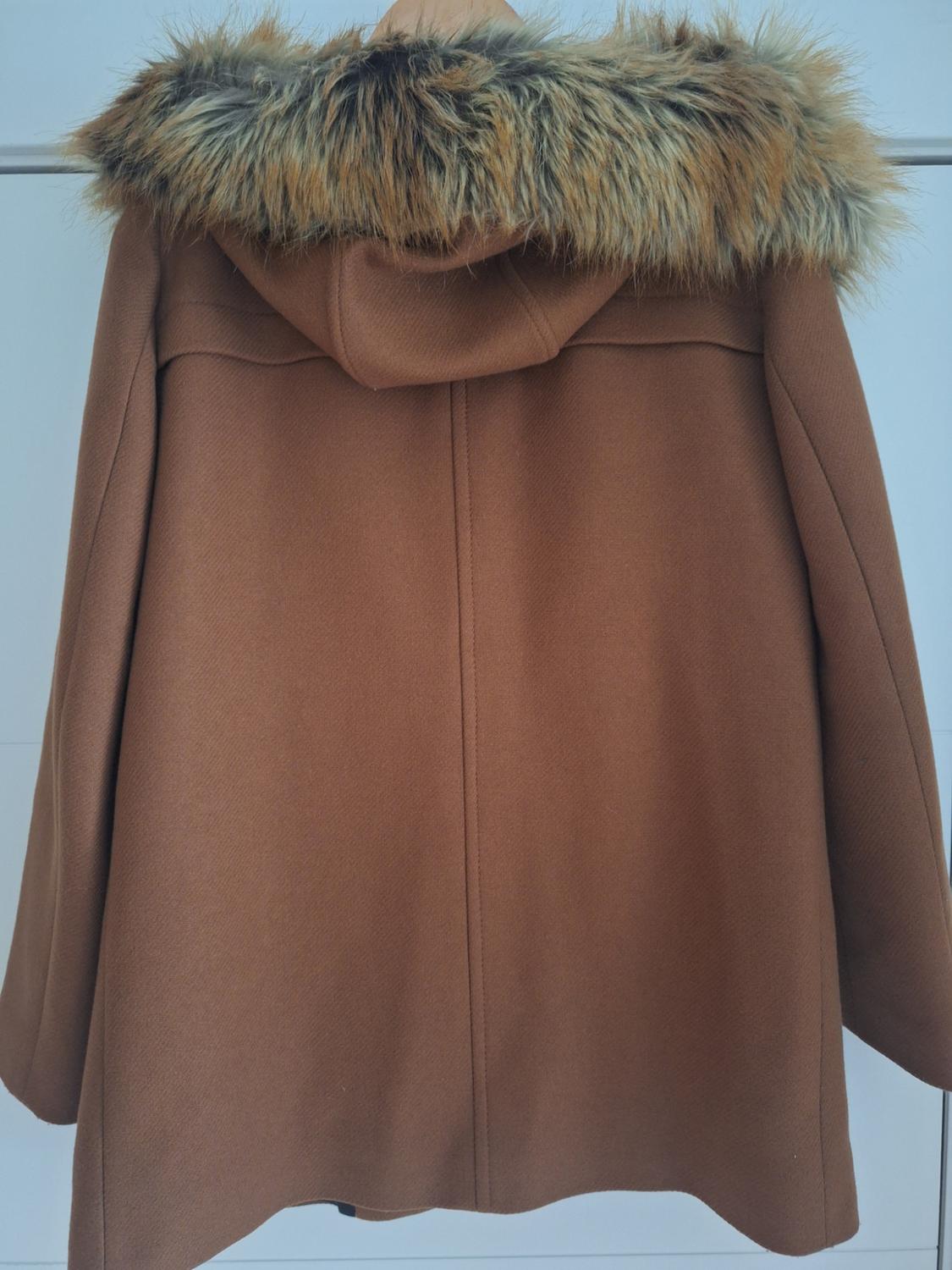 ABRIGO TRENCA CAMEL CAPUCHA PELO - Image 2