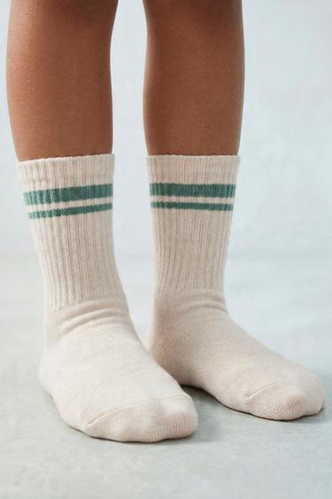 LOT DE TROIS CHAUSSETTES MI-HAUTES À RAYURES - Beige chiné de Zara - Image 5