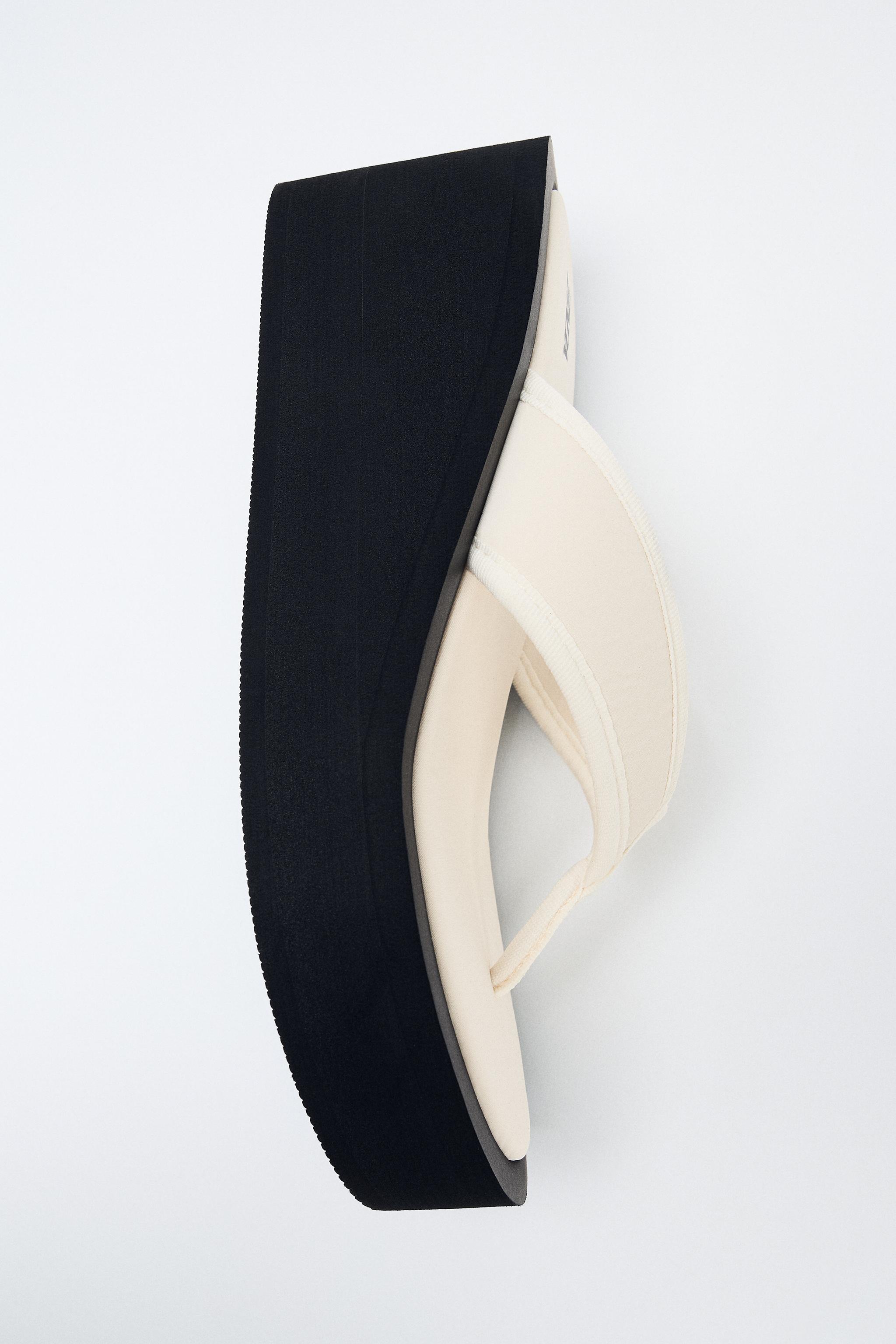 CONTRAST PLATFORM SANDALS
