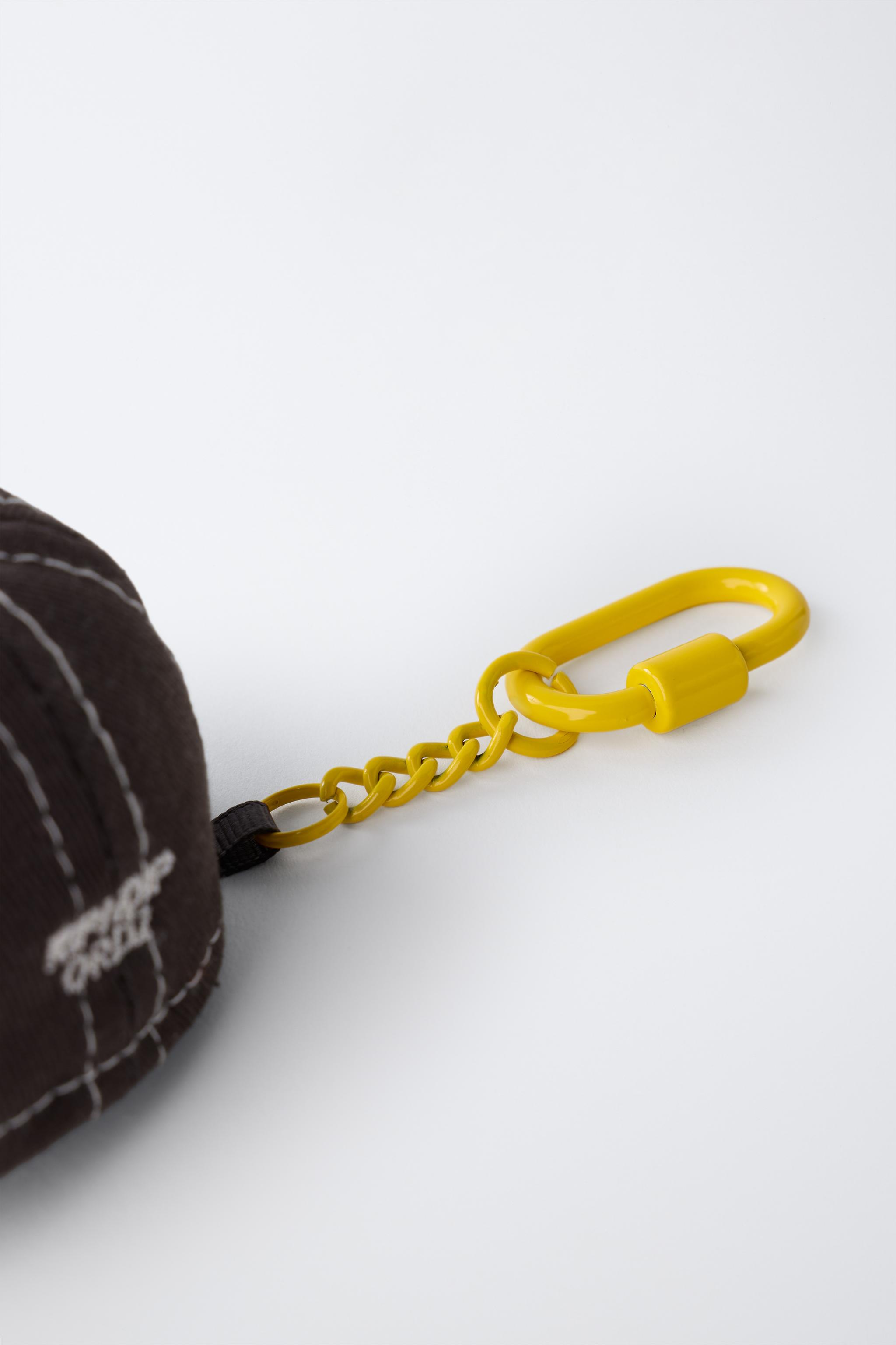 PORTE-CLÉS CASQUETTE RIPNDIP © X ZARA KIDS