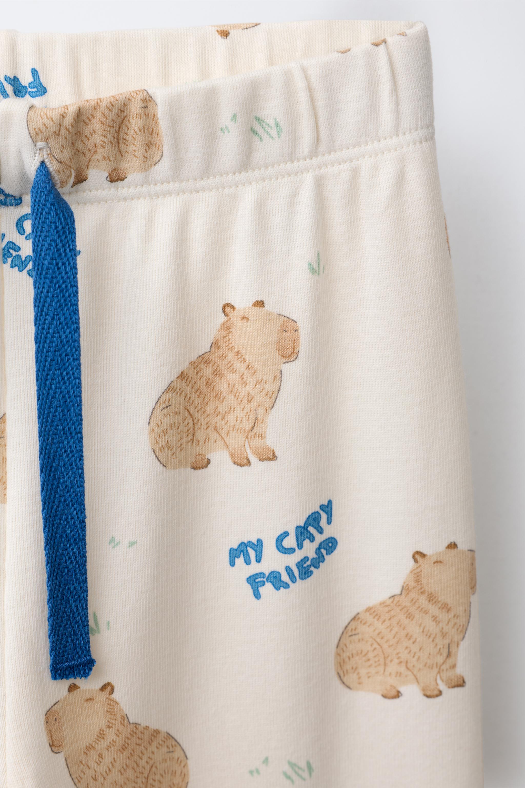 AGES 2-6/ CAPYBARA PRINT T-SHIRT AND TROUSERS PYJAMAS - camel