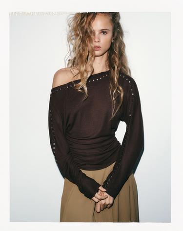 Zara LONG SLEEVE STUDDED T-SHIRT - Dark brown