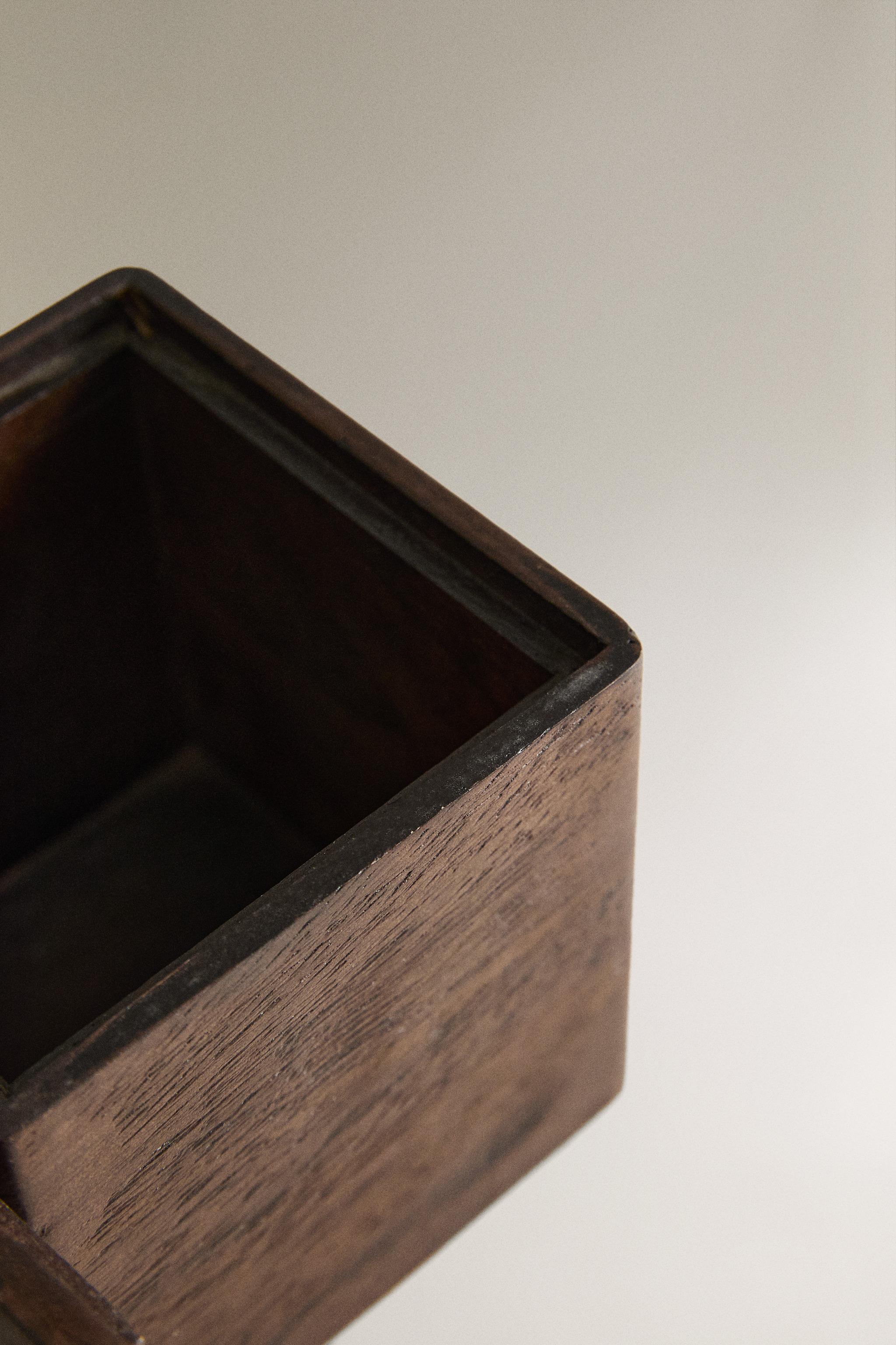 PETITE BOÎTE EN BOIS AVEC COUVERCLE