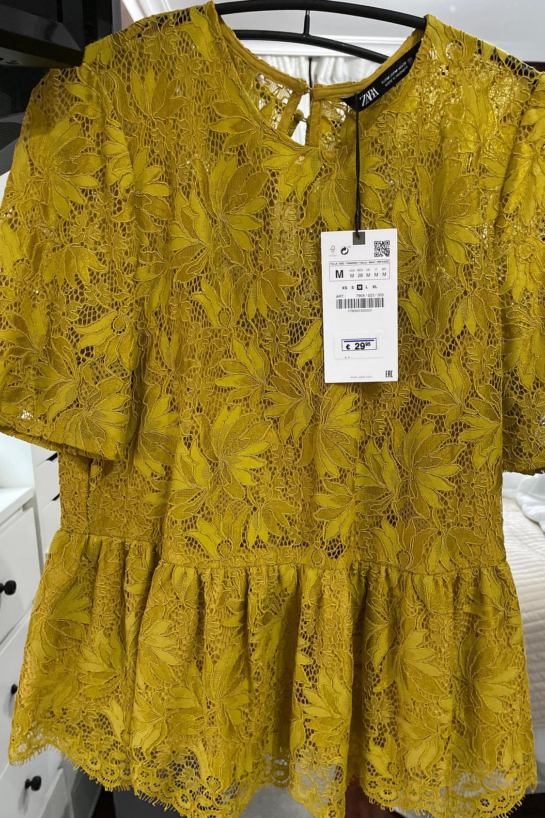 ΤΟΠ ΜΕ ΔΑΝΤΕΛΑ PEPLUM