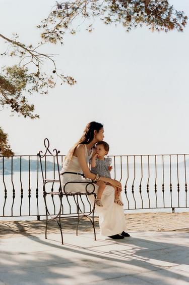 PELELE BORDADOS FLORES VOLANTES - Azul vigoré de Zara