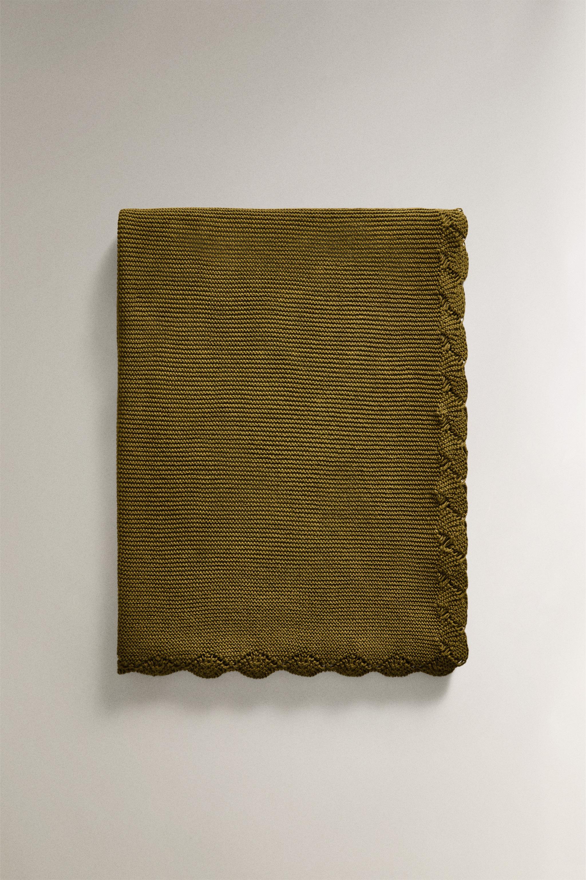 BABY BLANKET WITH CROCHET TRIM