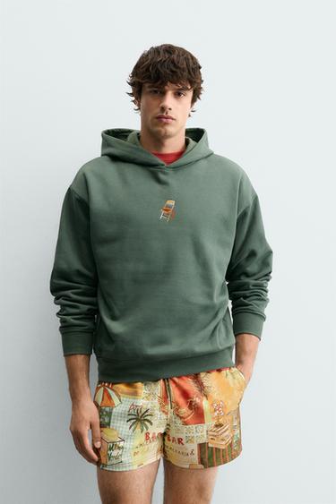 MOLETOM COM CAPUZ E BORDADO SILLA GABRIEL AZEVEDO X ZARA - Verde-médio da Zara