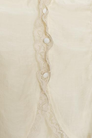 CHEMISE EN DENTELLE AVEC BOUTONS REVÊTUS - Crème de Zara - Image 9