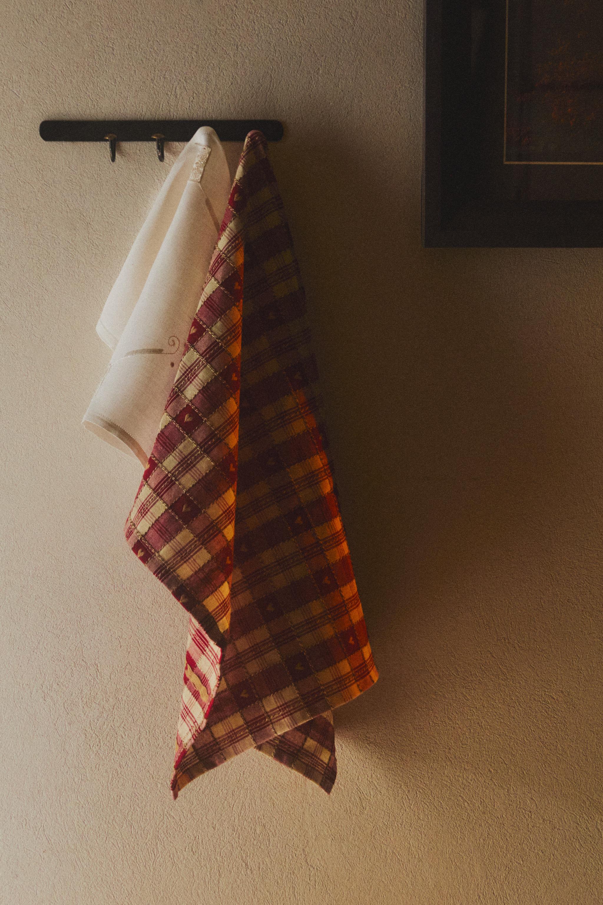 COTTON CHECK HEART CHRISTMAS KITCHEN TOWELS (PACK OF 2)