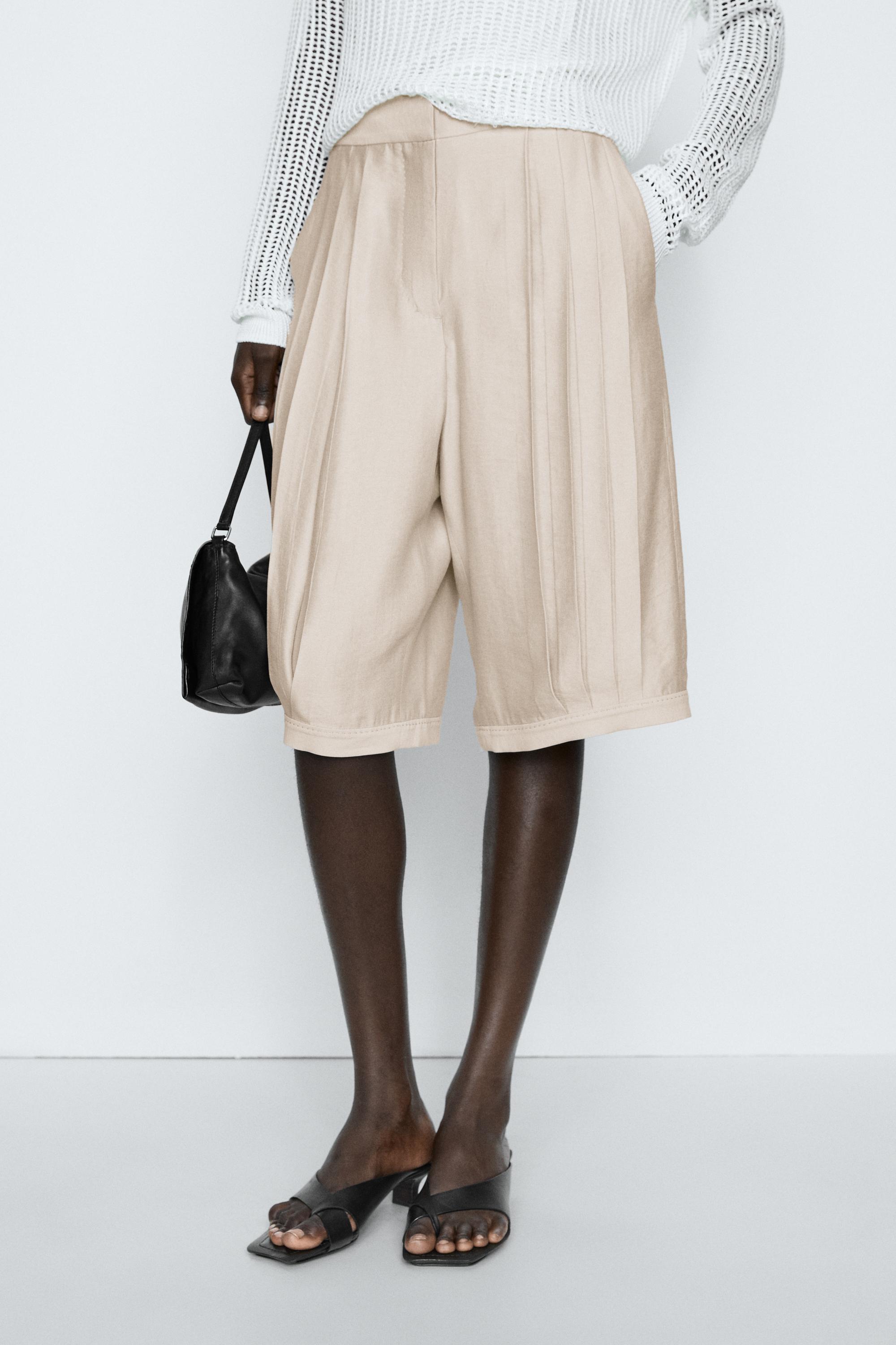 Flowing pleated Bermuda shorts - STUDIO