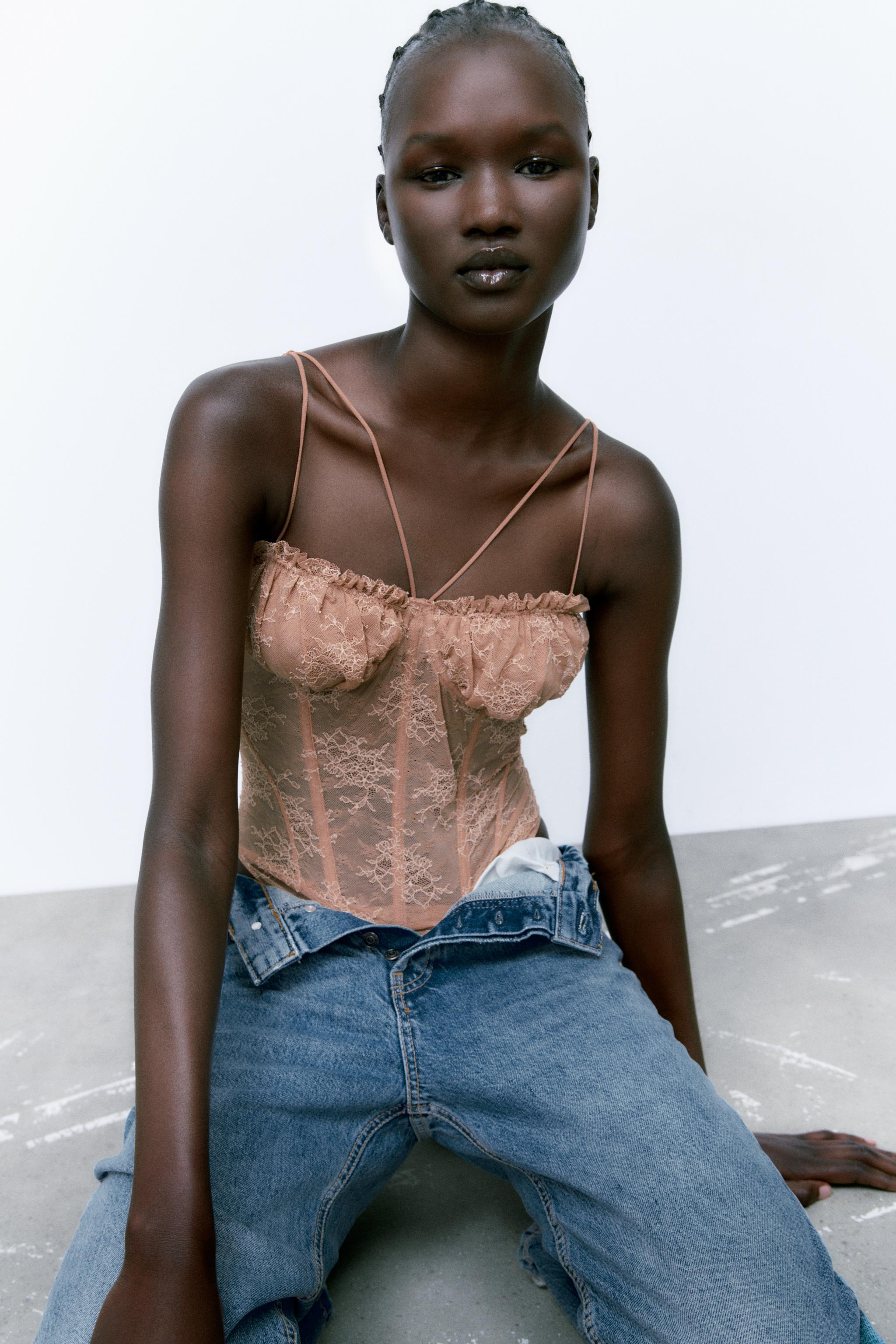 Соблазнительные формы раздетой Zara Соблазнительные формы раздетой Zara