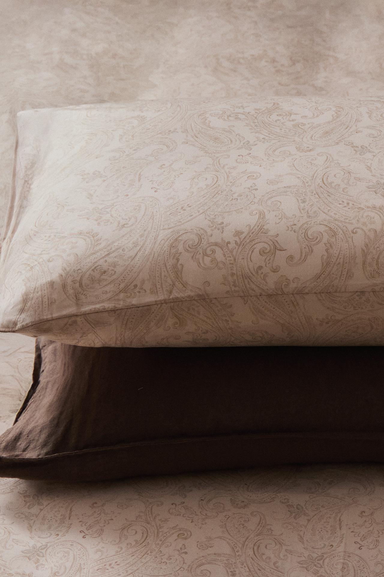 PAISLEY SATEEN PILLOWCASE (300 THREAD COUNT)