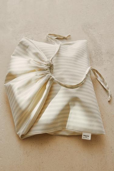 BOLSA PARA GUARDAR ROUPA INFANTIL LISTRADA - listrado da Zara