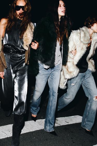 معطف قصير بتأثير الفرو وأزرار عروة - رصاصي داكن by Zara