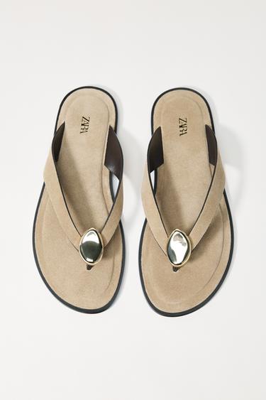 Zara FLAT SUEDE SANDALS WITH METALLIC ORNAMENT - Sandy Brown