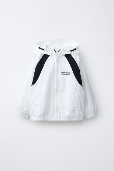 ЛЕГКИЙ ДОЖДЕВИК С ТЕКСТОВЫМ ПРИНТОМ — БЕЛЫЙ / ЧЕРНЫЙ от Zara