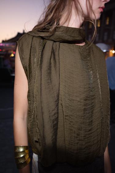 LØSTSIDDENDE TOP MED TØRKLÆDE - mørk kaki fra Zara