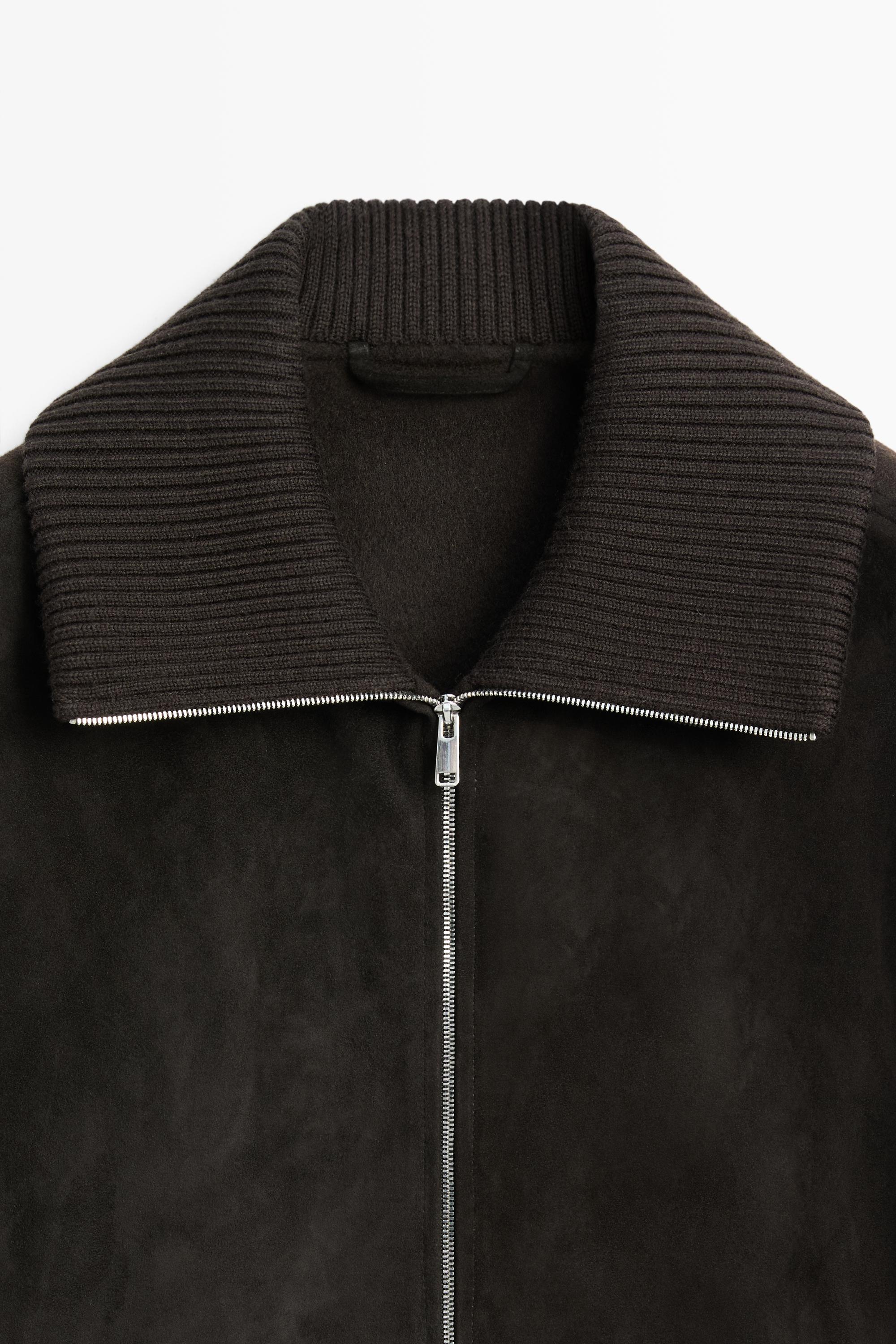 Cardigan en maille combinée cuir daim