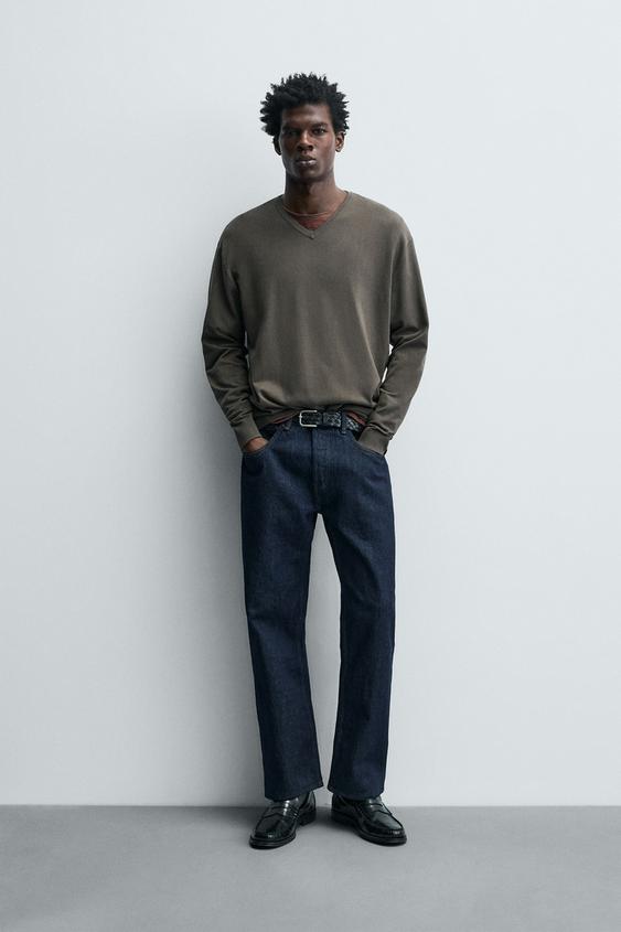 BASIC V-NECK SWEATER