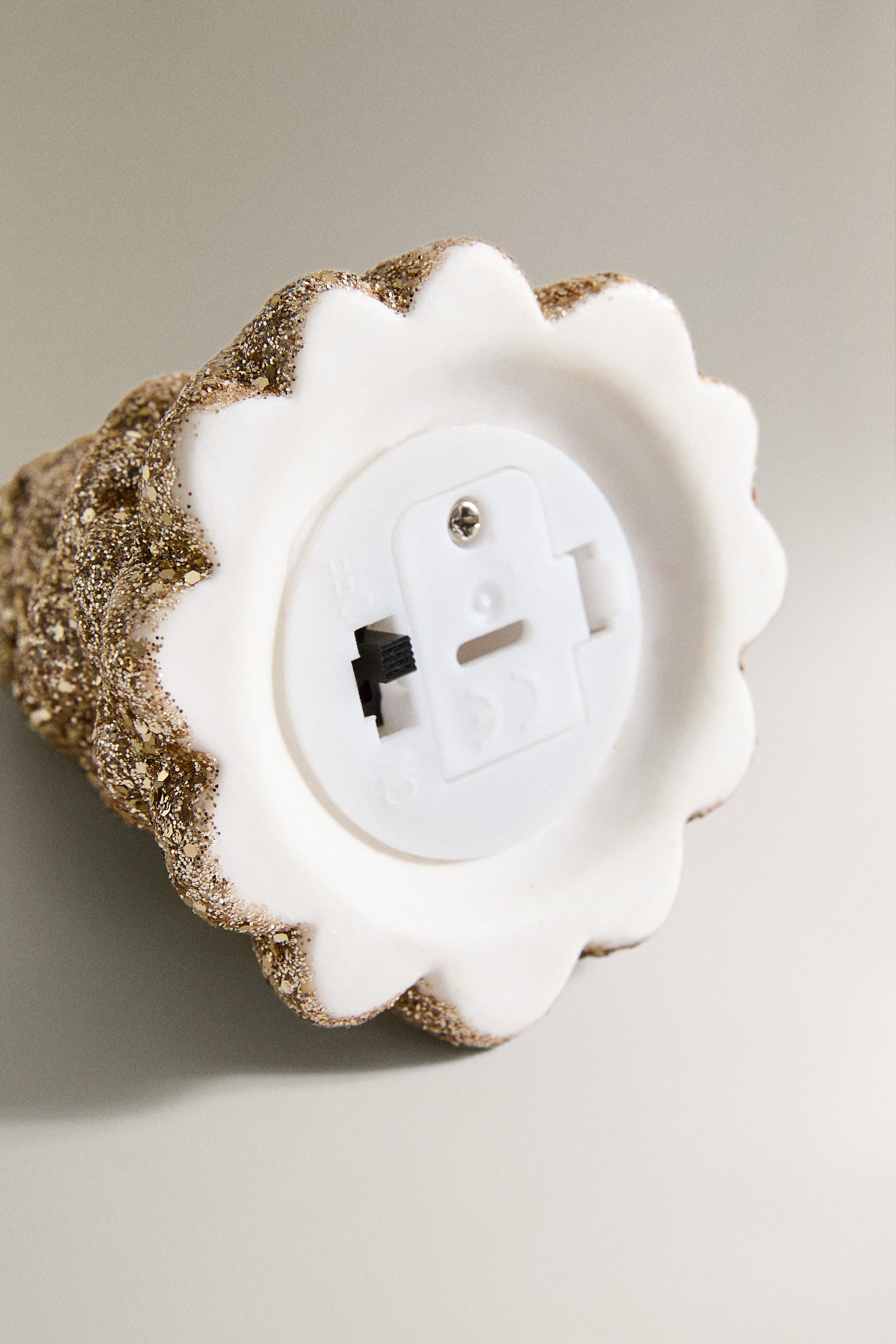 CHRISTMAS TREE LIGHT ORNAMENT