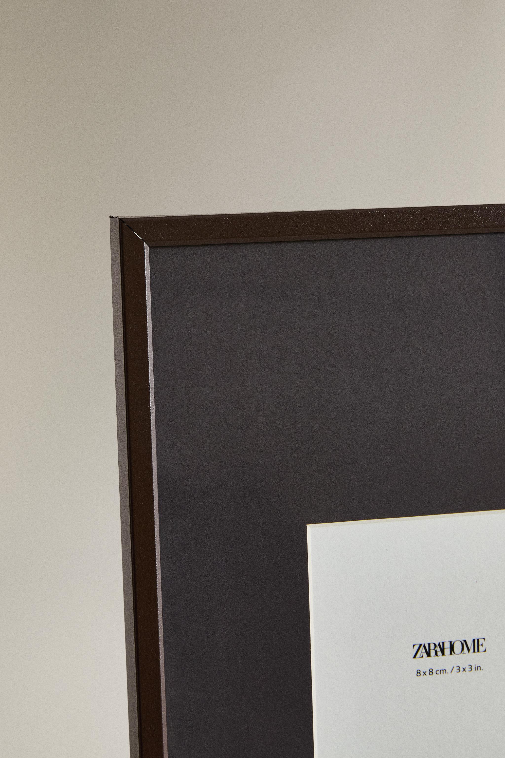 COLOURED METAL EDGE PHOTO FRAME