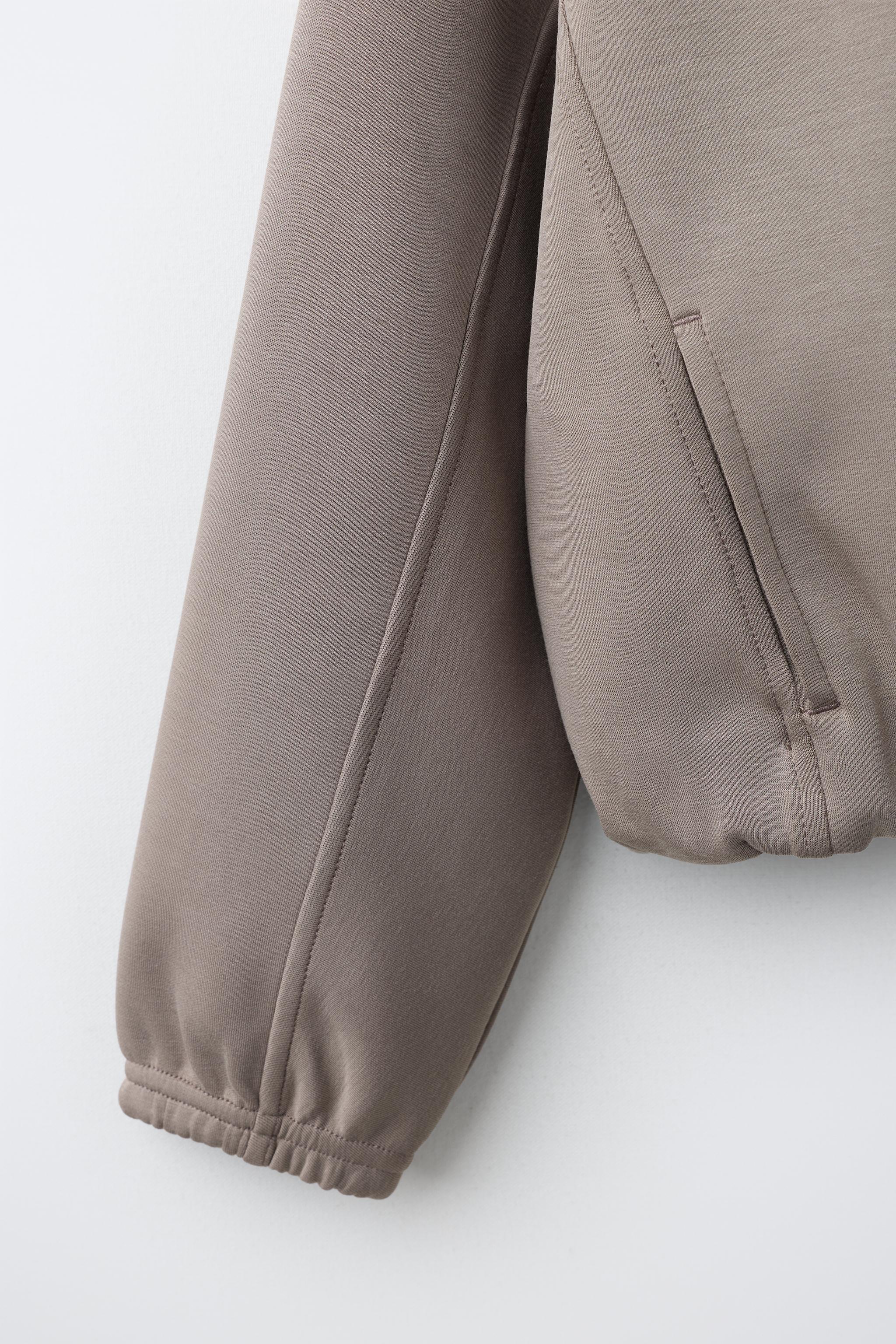 SPORTY ZIP-UP SWEATSHIRT