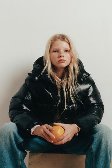 CAZADORA ACOLCHADA CAPUCHA BRILLO FORRO EFECTO PELO - Negro de Zara