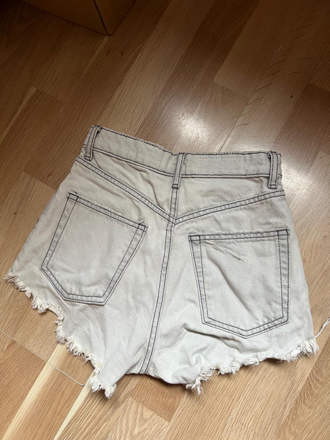 TRF CURVED HIGH-WAIST RIPPED DENIM SHORTS - Image 2