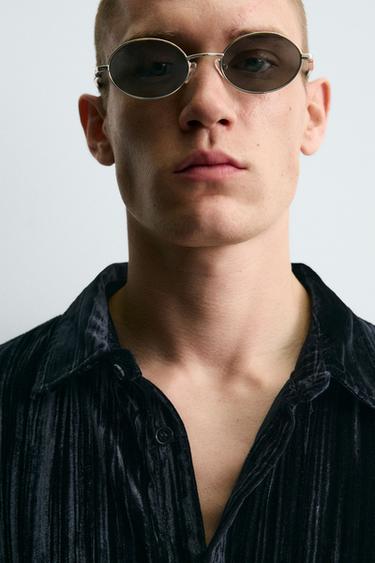 ПЛИСИРАНА НАТКОШУЛА ОД ВЕЛУР - сина/црна од Zara