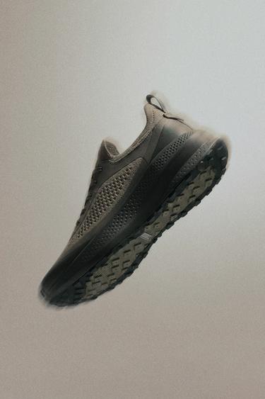 RUNNING TRAINERS - Green by Zara