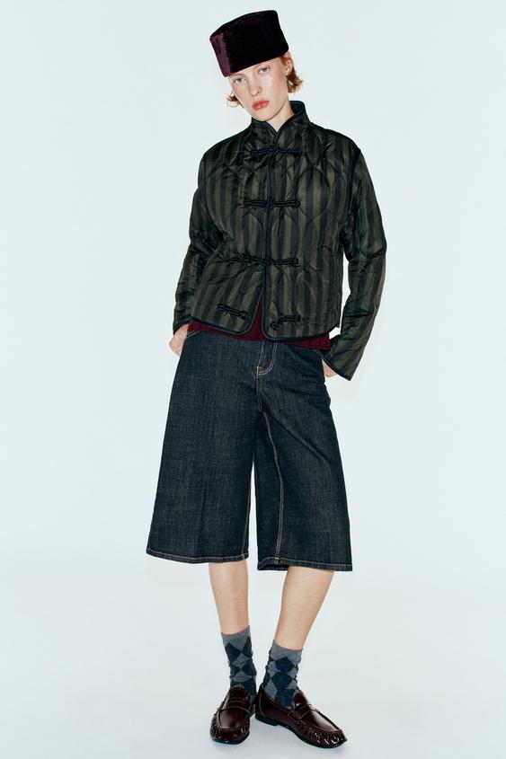 Женская куртка Zara Striped Quilted Jacket with Frog Fastenings, цвет: Тёмный хаки
