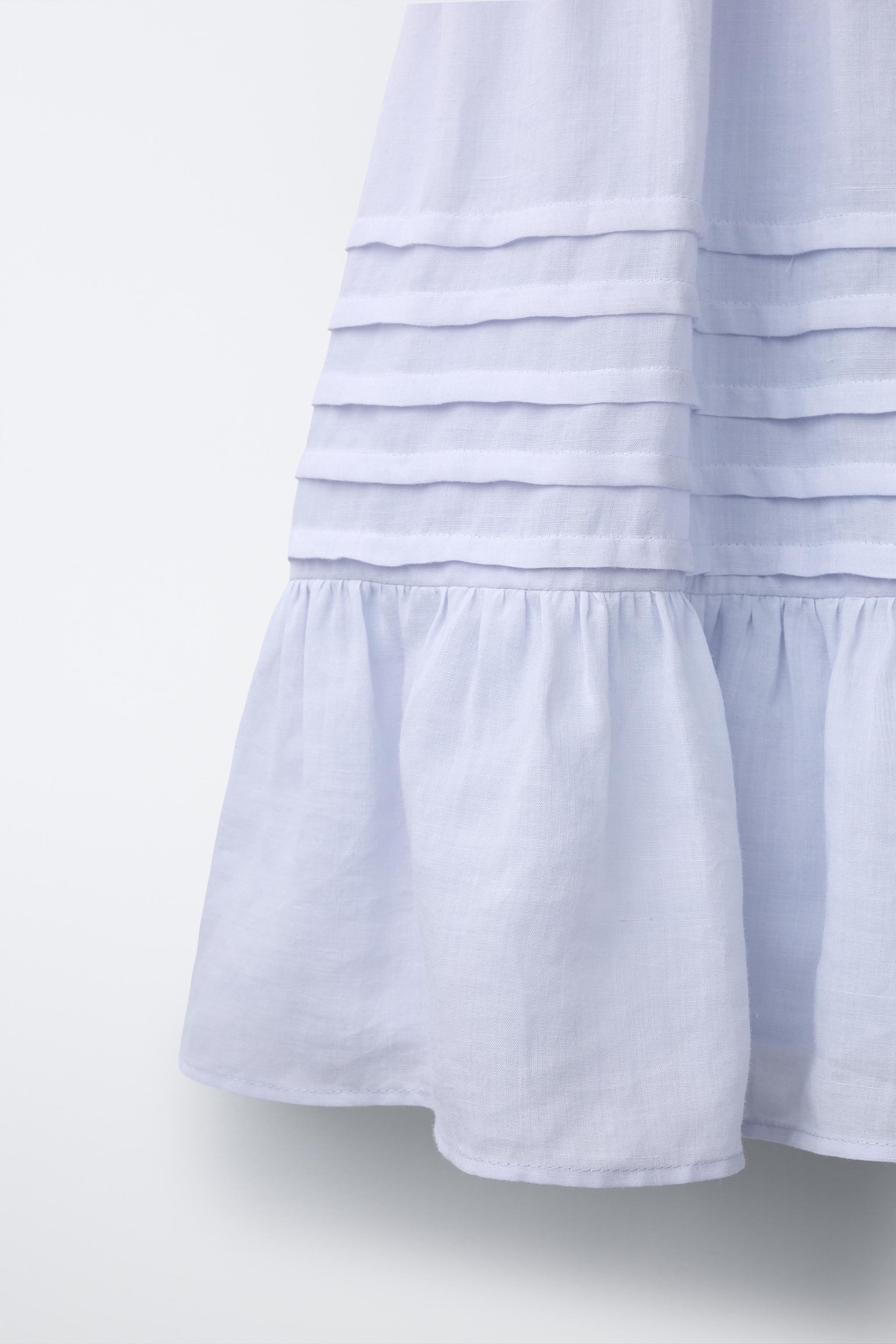 ROBE PLIS NERVURÉS ET DENTELLE 100% RAMIE