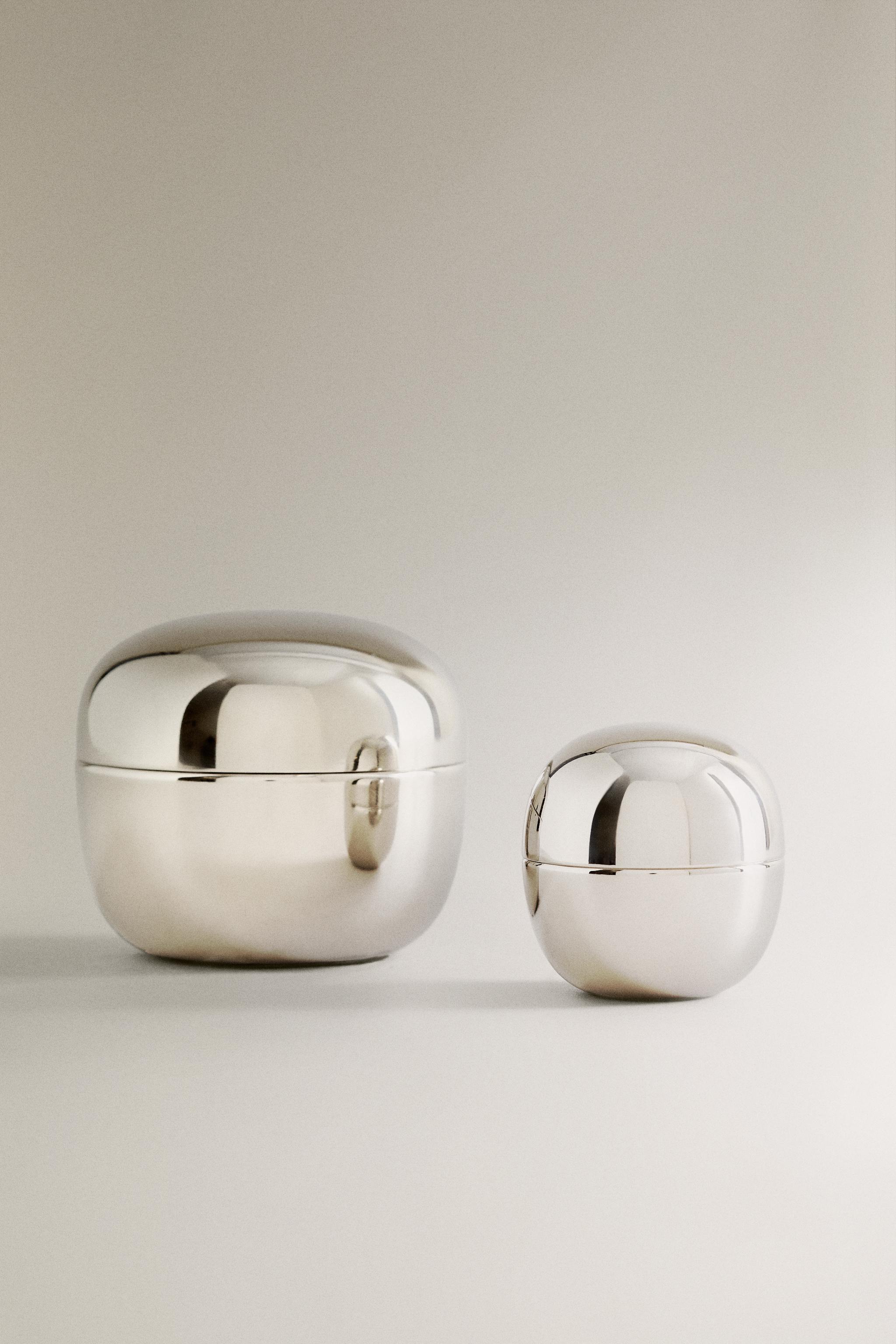 SMALL ROUND STAINLESS STEEL BOX — Silver
