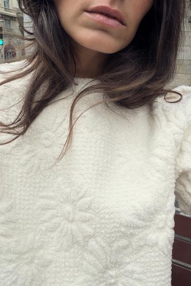 TOP EN MAILLE À MANCHES BOUFFANTES - Écru de Zara - Image 2