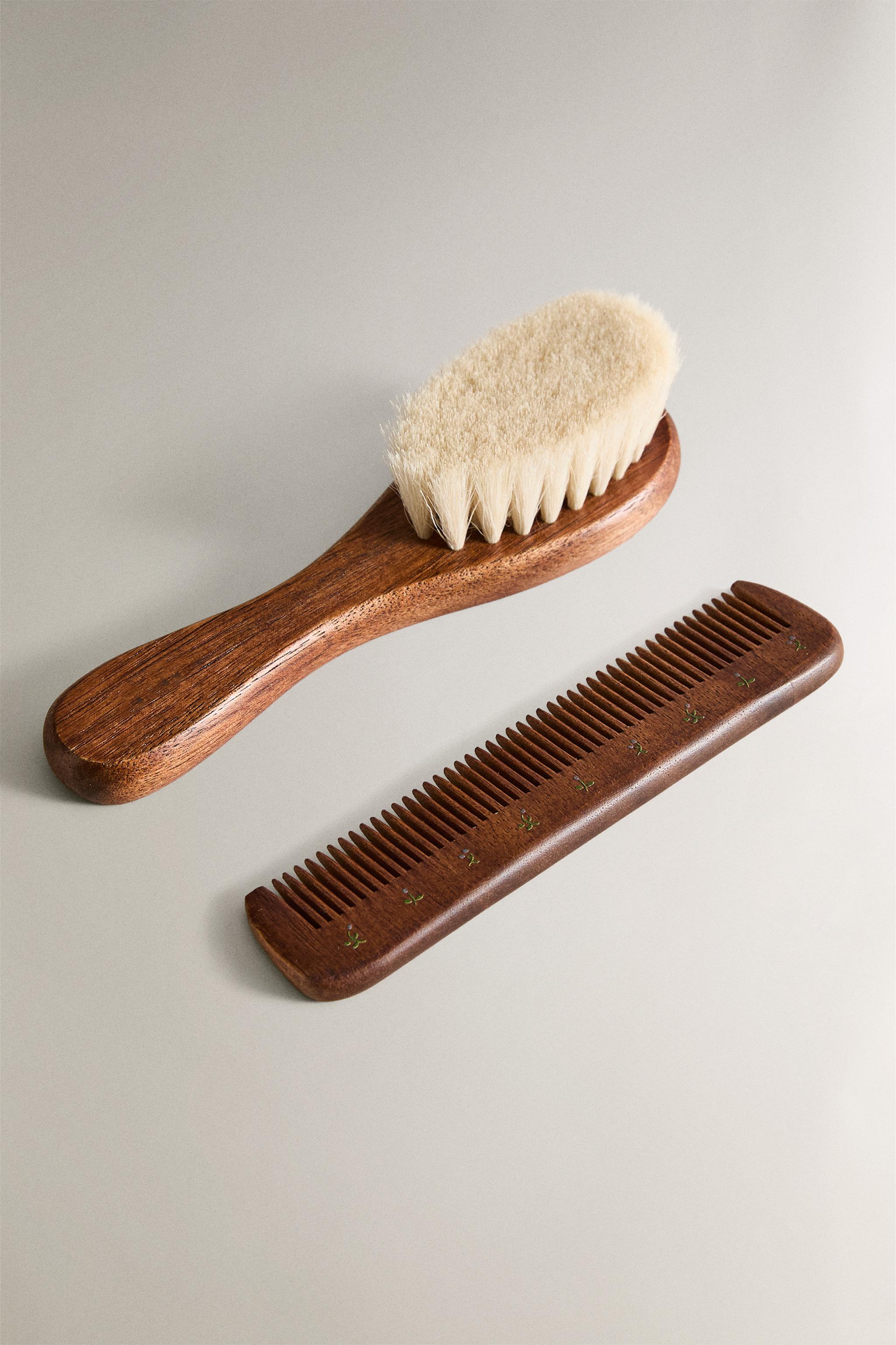 BABY BRUSH AND COMB SET WITH FLOWERS — Brown